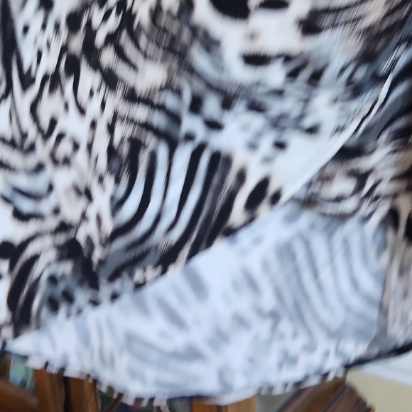 Elegant Black and White High Low Skirt - Picture 5 of 5